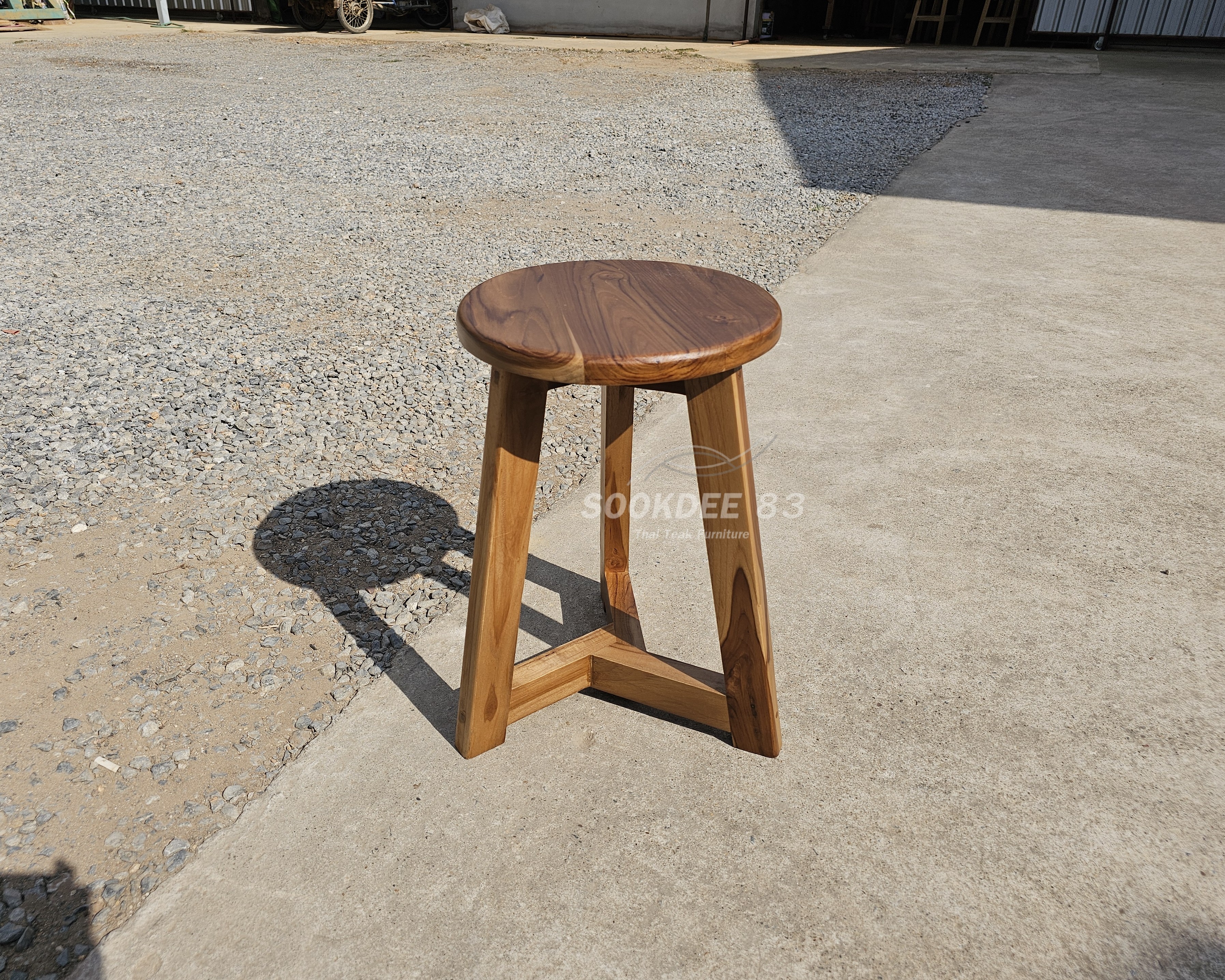 เก้าอี้กลมมินิมอลขาเบ๊นซ์