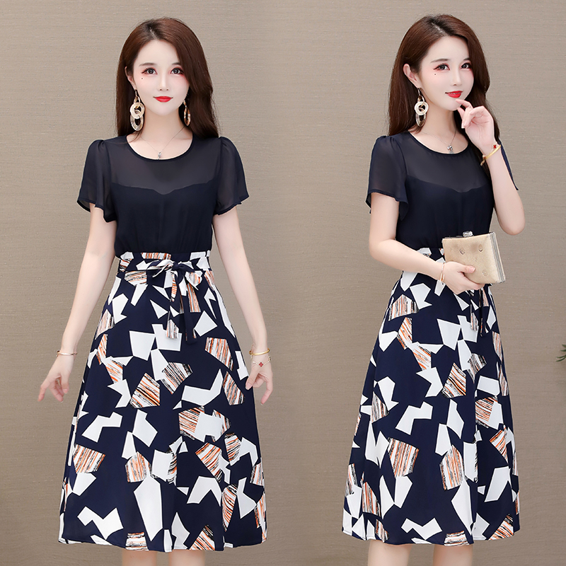 ชุดเดรสสีกรมท่า ชุดเดรสใส่ทำงาน ตัวเสื้อผ้าชีฟองสีกรมท่า เย็บต่อกับกระโปรงผ้าชีฟองพิมพ์ลายตามแบบ ส่งฟรี ems