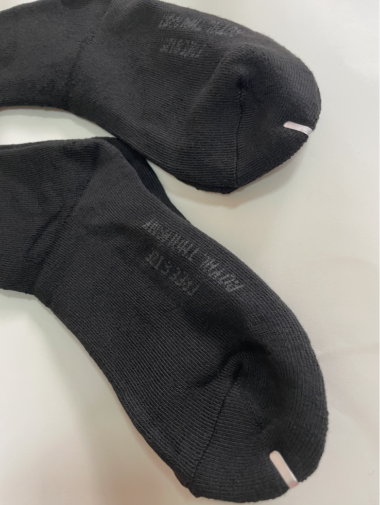 ถุงเท้า ดำ อย่าง ยาว หนา