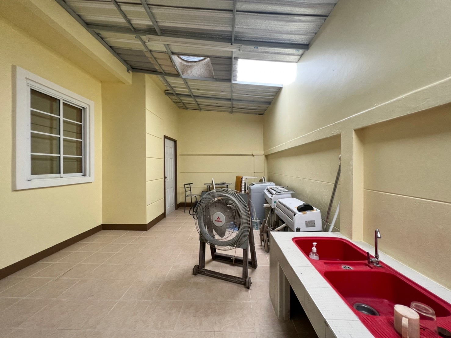 ให้เช่า โฮมออฟฟิศ สูง 4 ชั้น เพียง 31,000 บาท โครงการ Plus Park Avenue Lasalle-Srinagarindra