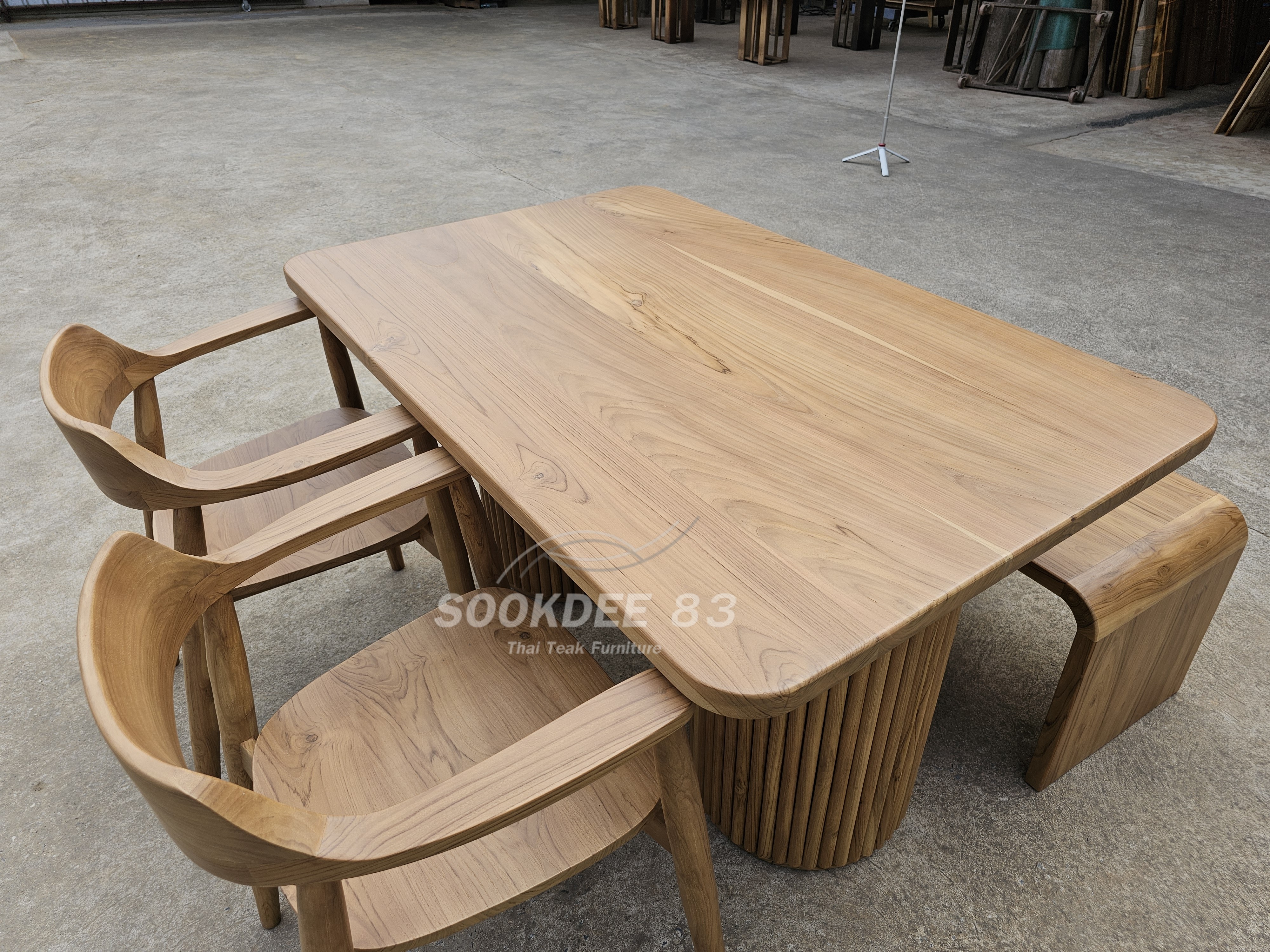 ชุดโต๊ะกินข้าวขากล่องประดับซี่ (สีสัก)