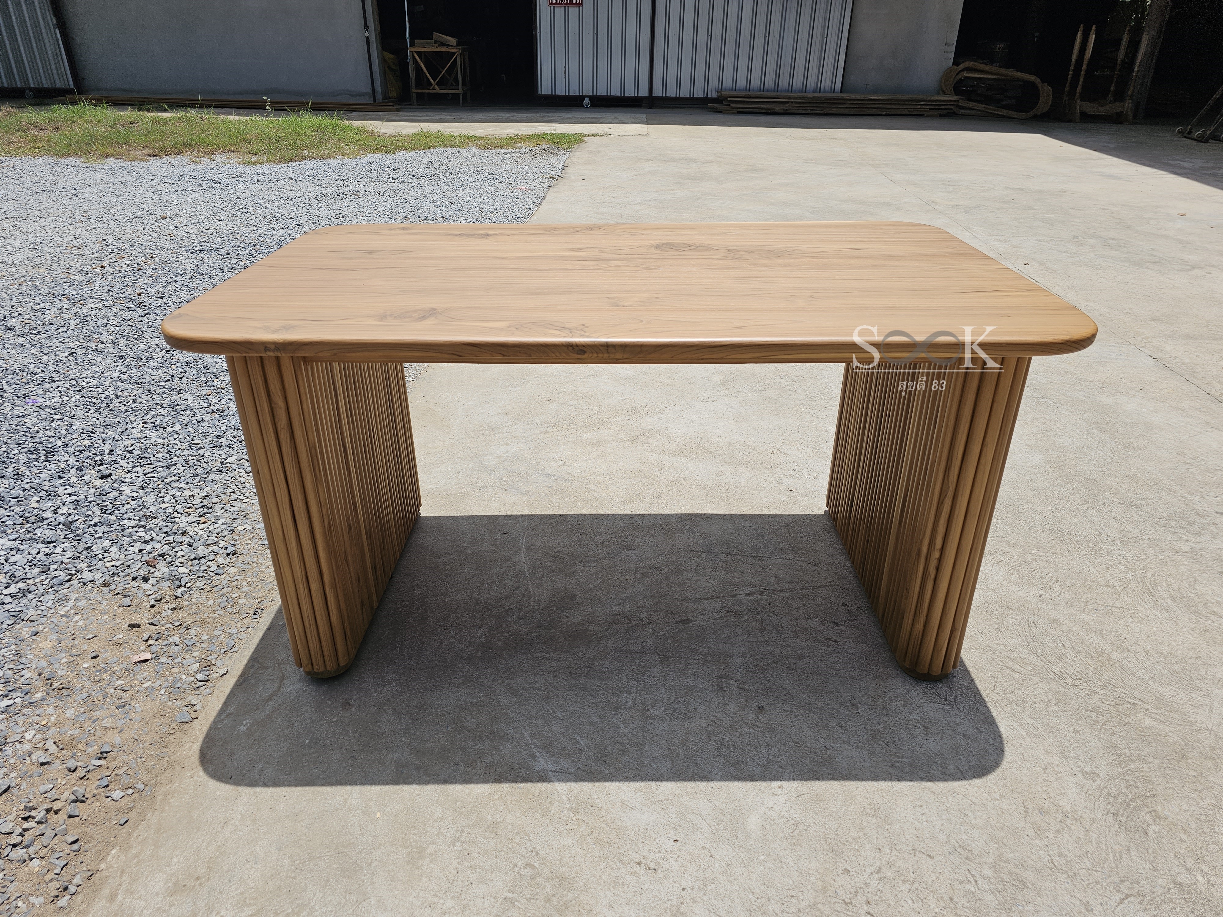 โต๊ะขากล่องประดับซี่กลม (สีสัก)