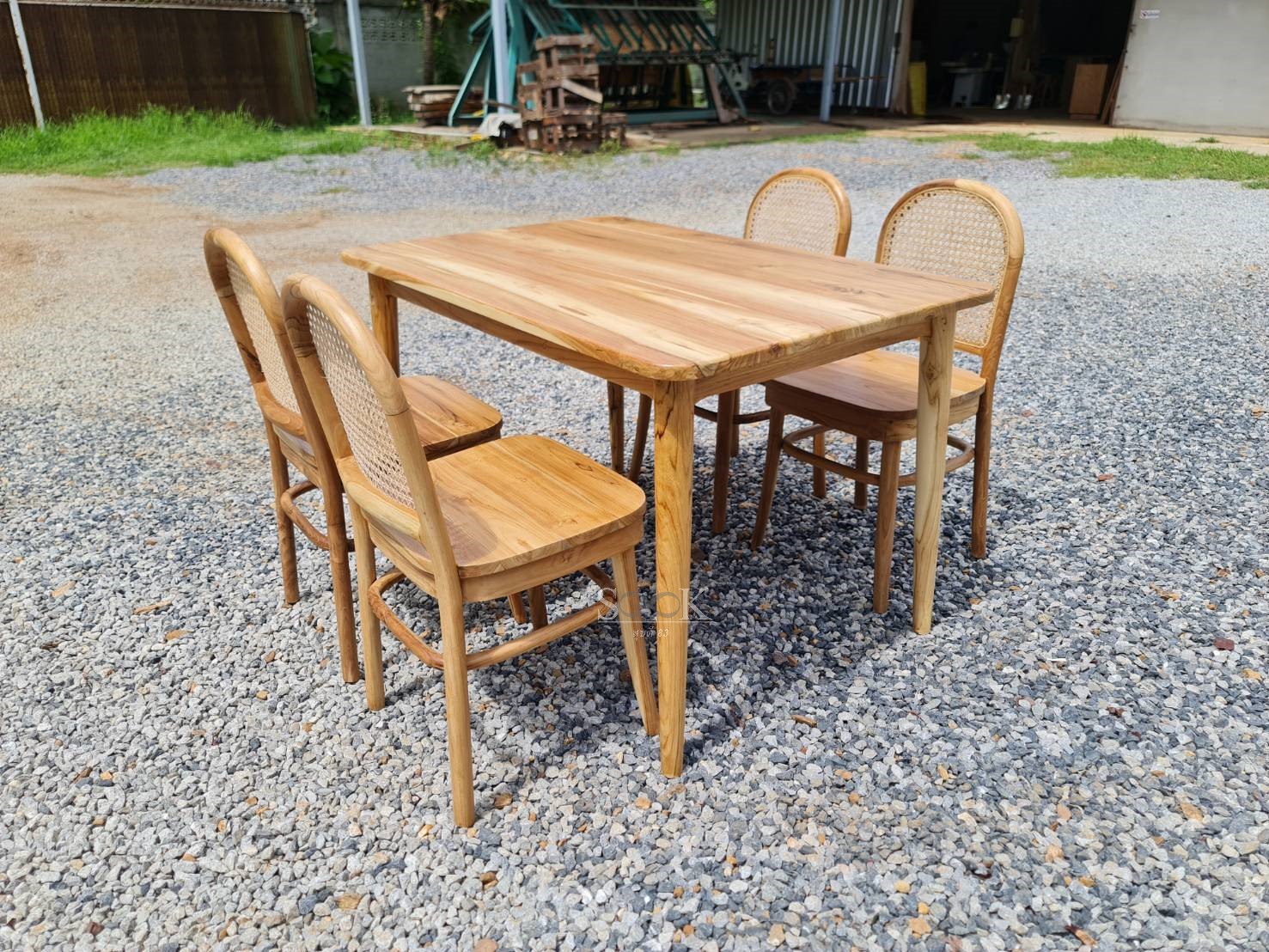 ชุดโต๊ะกินข้าวขาเฉียง มินิมอล (สีสัก)