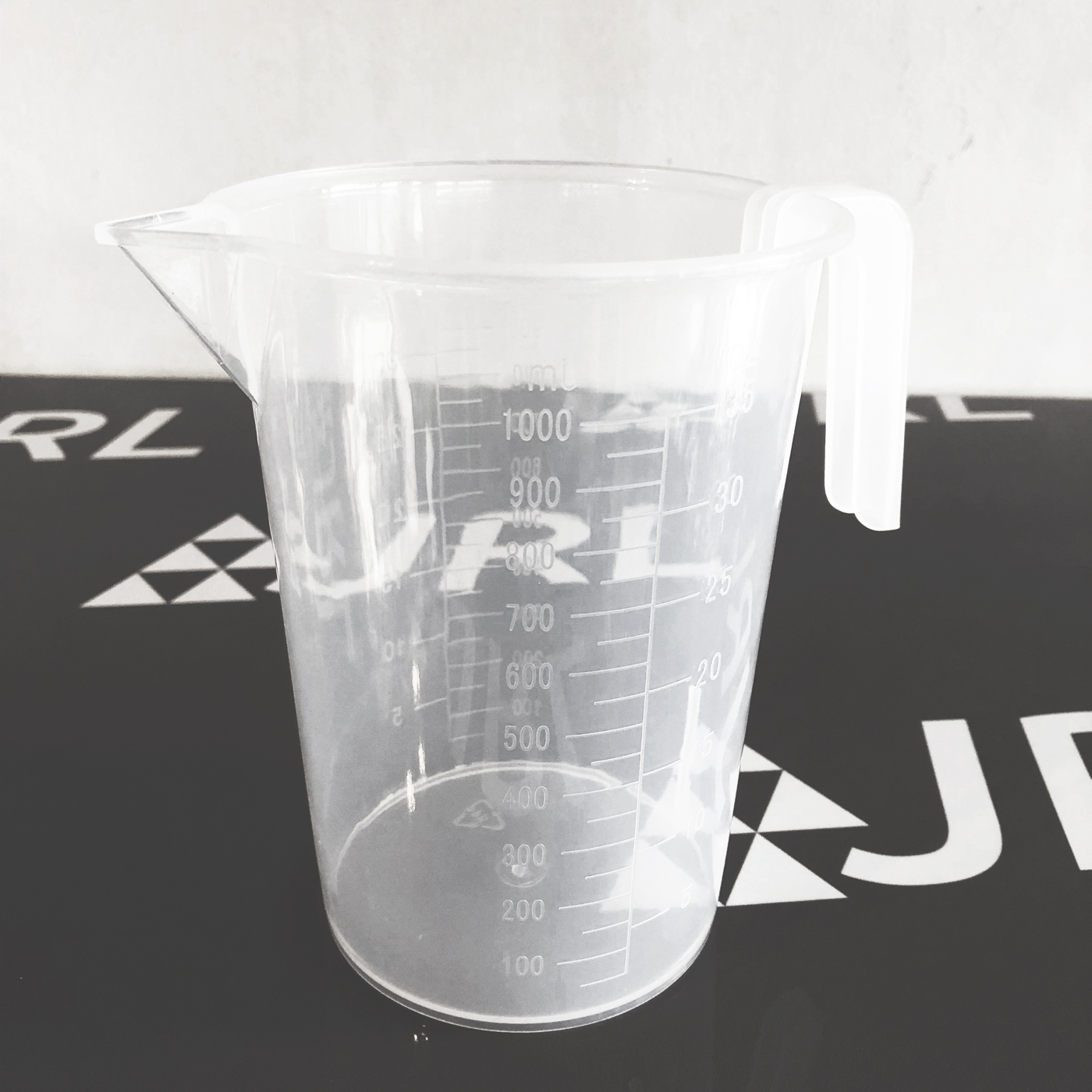 เหยือกมีขีดบอกปริมาตร ขนาด 1000 มล. จำนวน 3 ชิ้น