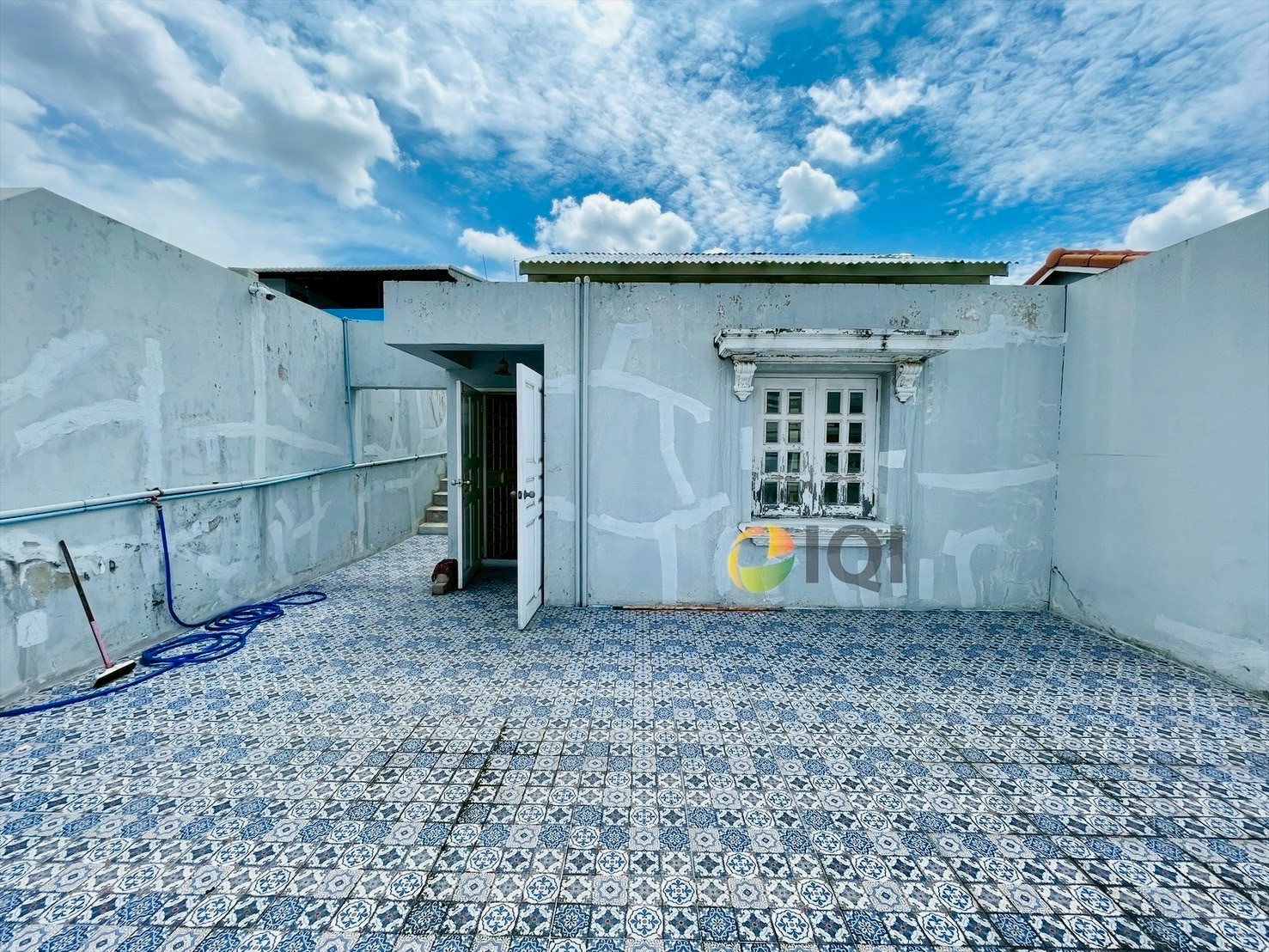 ขายทาวน์เฮ้าส์ 5 ชั้น ทรงโรมัน ถนนวิภาวดี ซอย 2 ทางเข้าหลักของมหาวิทยาลัยหอการค้าไทย