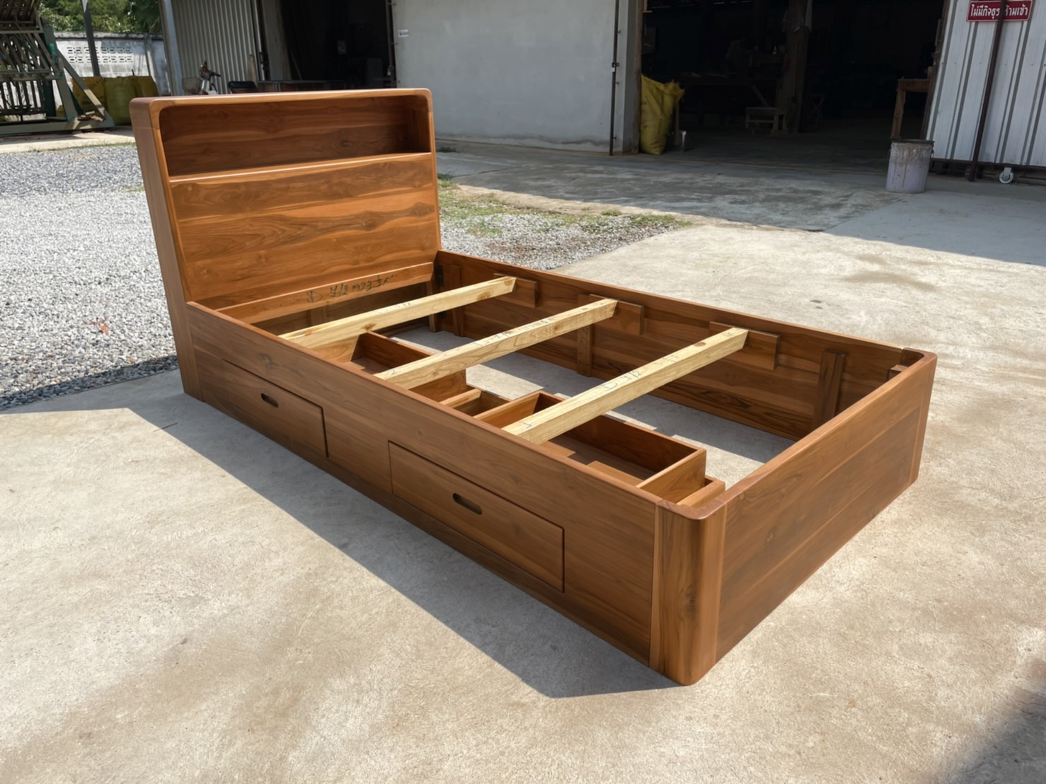 เตียงหัวช่องมีลิ้นชัก