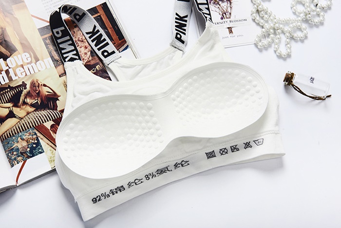 NA212 สปอร์ตบราเซ็กซี่ ตัวบราเป็นผ้ายืดเนื้อละเอียดนิ่ม ตรงหน้าอกด้านในเป็นฟองน้ำสามารถถอด-ใส่ได้ตามรูปถ่ายสินค้าจริงเลยค่ะ