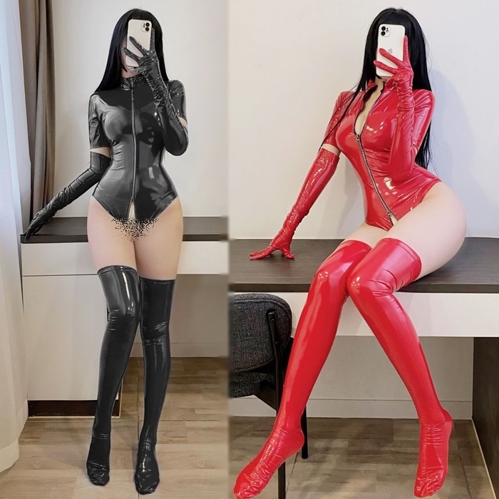 L324 ชุดหนังลาเท็กซ์ Latex ชุดหนังแก้ว ชุดหนังเซ็กซี่ ชุดบอดี้สูทหนังแขนสั้น หนังผิวมันเงา ด้านหน้าเป็นซิปรูดได้ยาวถึงบั้นท้ายตามรูปเลยค่ะ ***เฉพาะชุด ไม่มีถุงมือ ไม่มีถุงน่อง ถุงน่องจะมีขายอีกรหัสนึง