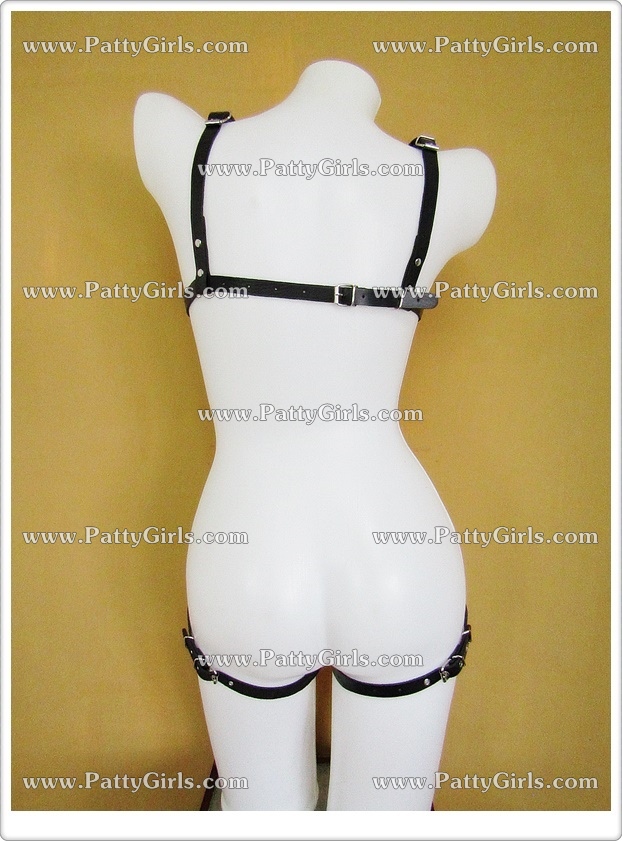 A065 เข็มขัดหนังรัดตัวเซ็กซี่ สายรัดตัวหนังสีดำเซ็กซี่ รหัสนี้สวมใส่แบบรัดเข็มขัด3จุด หัวไหล่ หลังและต้นขา ตัวสายหนังแต่งหมุดและตาไก่ตามรูปถ่ายสินค้าจริงเลยค่ะ