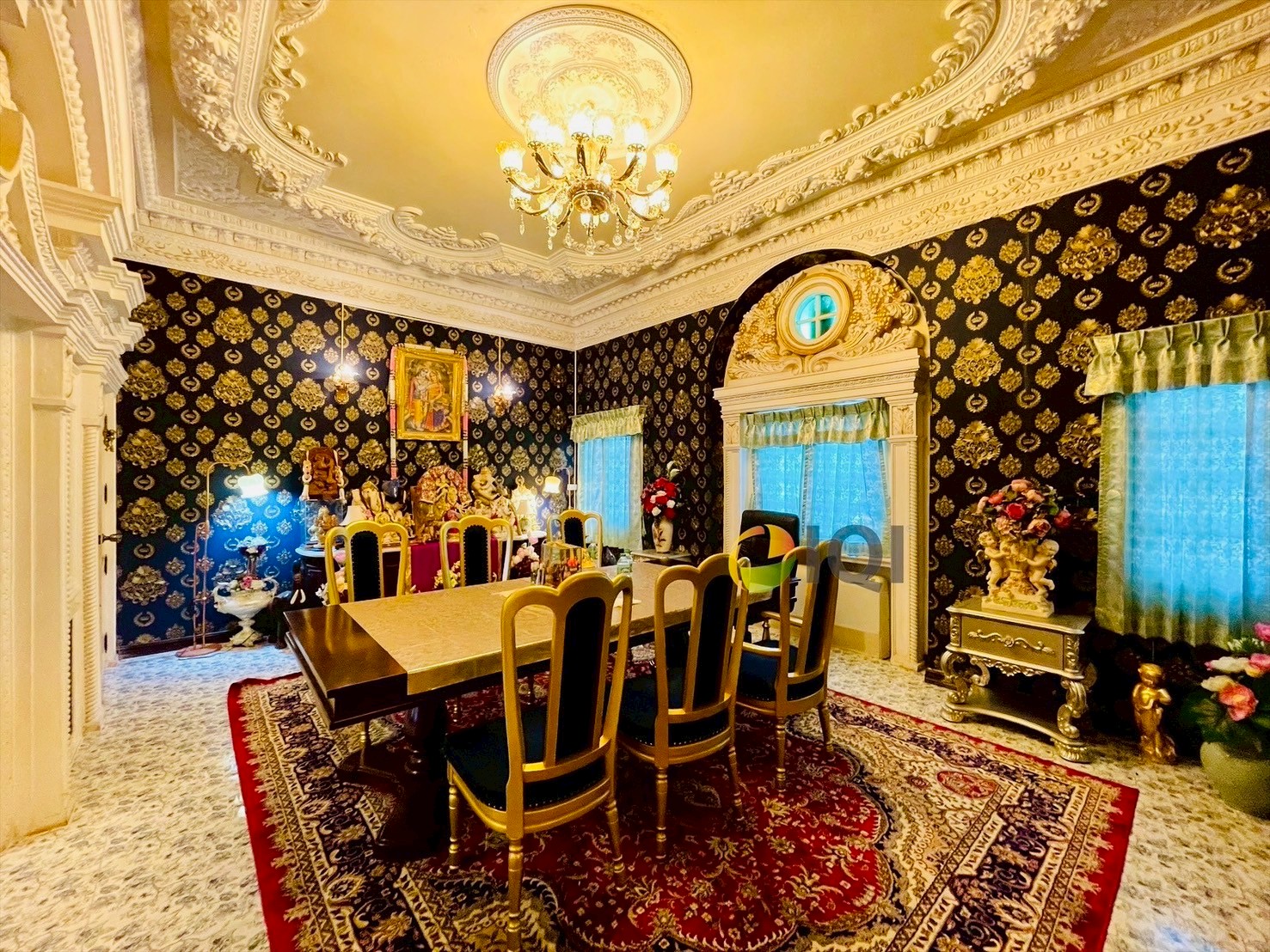 ขายทาวน์เฮ้าส์ 5 ชั้น ทรงโรมัน ถนนวิภาวดี ซอย 2 ทางเข้าหลักของมหาวิทยาลัยหอการค้าไทย