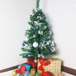 [3 ฟุต / 90 ซม.] ต้นคริสมาสต์สีเขียวพร้อมของตกแต่งธีมสีเงิน-น้ำเงิน ต้นคริสมาสปลอมชนิดพุ่มเตี้ย ต้นคริสต์มาสขนาดเล็ก 3' / 90CM Christmas Tree