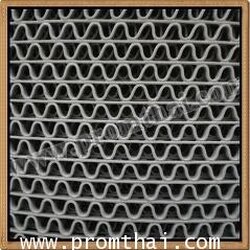 แผ่นกันลื่น เป็นแผ่นยางปูพื้นกันลื่น สีเทา หนา 4 มิล กว้าง120 cm.แบ่งขายราคา 390 บาท / เมตร