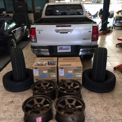 Toyota REVO + TE37 18x9+0 6-139.7