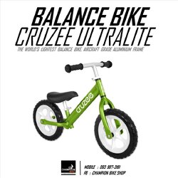 จักรยานขาไถ CRUZEE : ULTRALITE BALANCE BIKE - สีเขียวอโนไดซ์