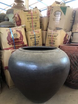 โอ่งดินดำเงา