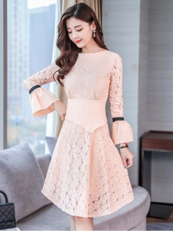 ชุดเดรสผ้าลูกไม้สีครีม ส่งฟรี ems