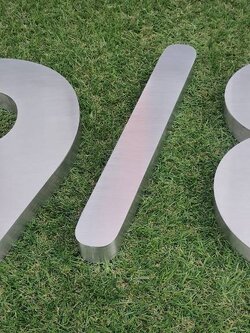 ป้ายบ้านเลขที่ ป้ายอักษรสแตนเลสสีเงินแฮร์ไลน์