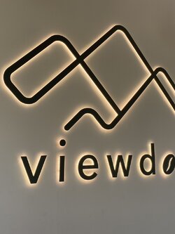 #ป้ายพาสวู๊ดทำสีเขียวไฟออกหลัง