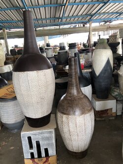 แจกันดินเผาทรงสูง