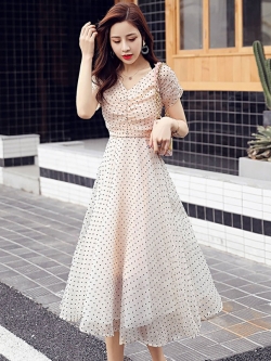 ชุดเดรสสีครีม ผ้าชีฟองเนื้อดี ลายจุดสีดำเล็กๆๆ ส่งฟรี ems