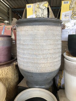 กระถางทรงสูงติดหูโบราณ