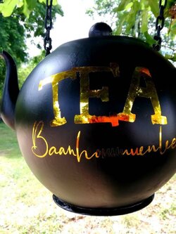 "กาน้ำ พ่นทำสีดำ ติดสติ๊กเกอร์สีทองไดคัท