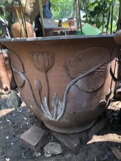 กระถางลายใบบัว