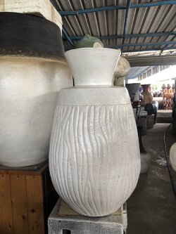 แจกันสีขาว