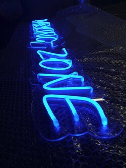 ป้ายไฟนีออน LED อะคริลิคใสรองหลัง