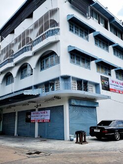 ขาย/ให้เช่า อาคารพาณิชย์ 3 คูหา 4 ชั้นครึ่ง ตั้งอยู่พระราม 3 ซอย 19