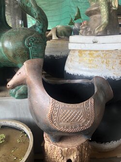 กระถางม้าดินเผา