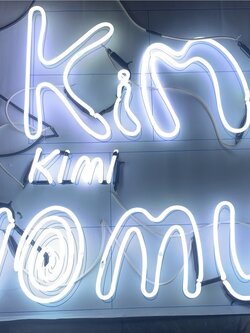 ป้ายไฟดัดหลอดแก้ว KIMI NOMU