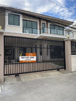 ขายบ้าน ปลูกสร้างเอง modern style ซอยลาดพร้าว 101 ใกล้รถไฟฟ้าสายสีเหลือง