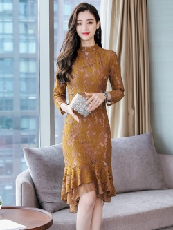 ชุดเดรสผ้าลูกไม้เนื้อดีแขนยาว โทนสีน้ำตาลอ่อน ทรง fish tail ส่งฟรี ems