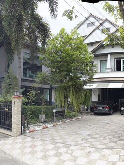 ขายบ้านเดี่ยว 2 ชั้น 3 อาคารบนพื้นที่เดียวกัน บ้านพัฒนาการ ถนนพัฒนาการ 30 หลังบ้านติดคลอง