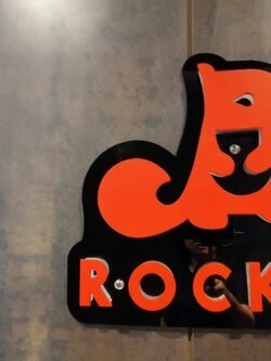 ป้ายอะคริลิคไดคัท แสงออกด้านข้าง