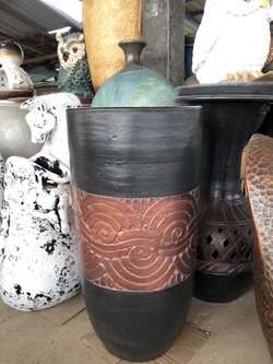 กระถางทรงสูงลวดลายกลาง