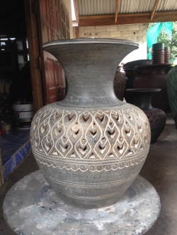 แจกันฉลุดอกบัว