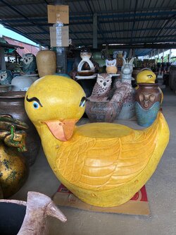 ม้านั่งลูกเป็ดขี้เหร่