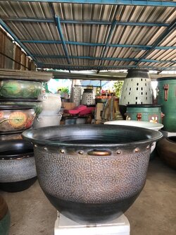 อ่างปลูกบัวขนาดใหญ่