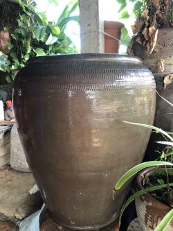 โอ่งมอญเผาดำทรงสูง