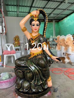 พระแม่ธรณีบีบมวยผม