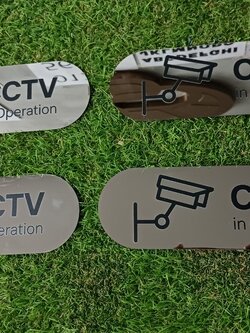 ป้ายเนมเพลต เเสตนเลสสีเงิน มิลเลอร์ สกรีนUV