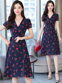 ชุดเดรสน้ำเงิน พิมพ์ลายเชอร์รี่สีแดง ส่งฟรี ems