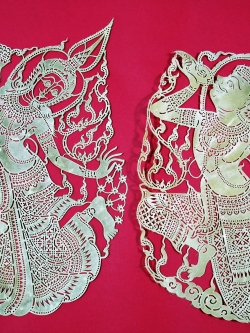 พระอินทร์เป่าสังข์ คู่กับ นางฟ้าโปรยดอกไม้