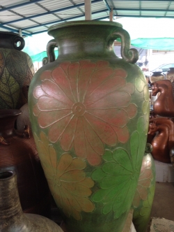 แจกันใหญ่ลายใบไม้