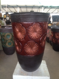 กระถางดินทรงสูงลายดอกไม้