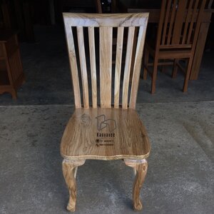 เก้าอี้ซี่ขาหลุยส์สีเสี้ยนขาวไม้สัก