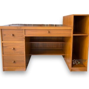 โต๊ะทำงานไม้สัก