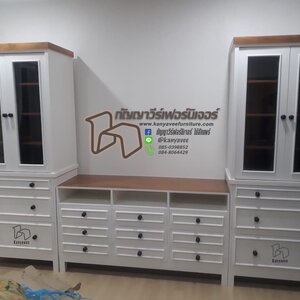 ตู้โชว์ทีวีสีขาวไม้สัก